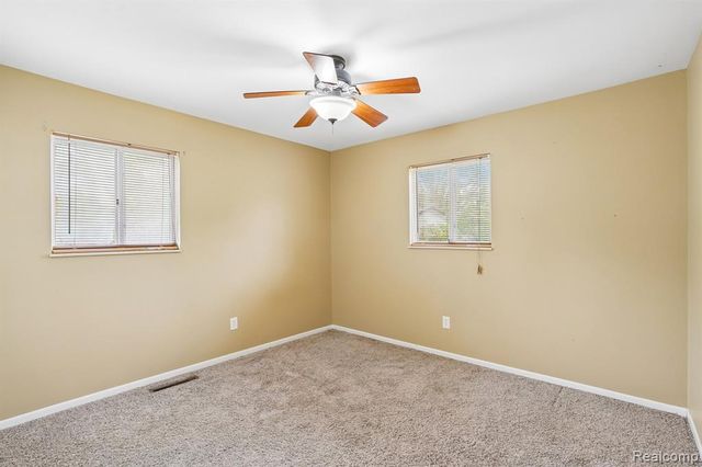 717 Murphy Court, Linden, MI 48451