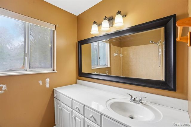 717 Murphy Court, Linden, MI 48451