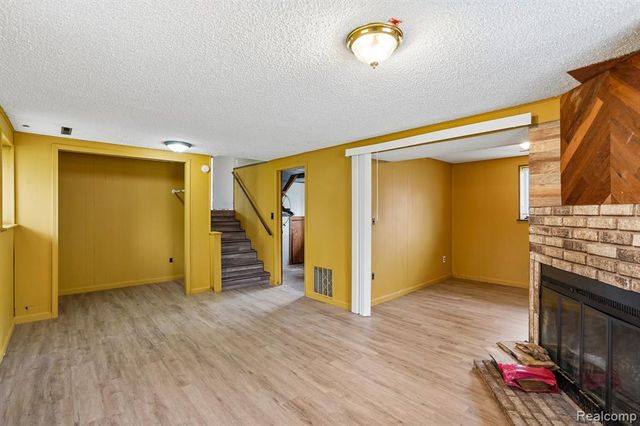 717 Murphy Court, Linden, MI 48451