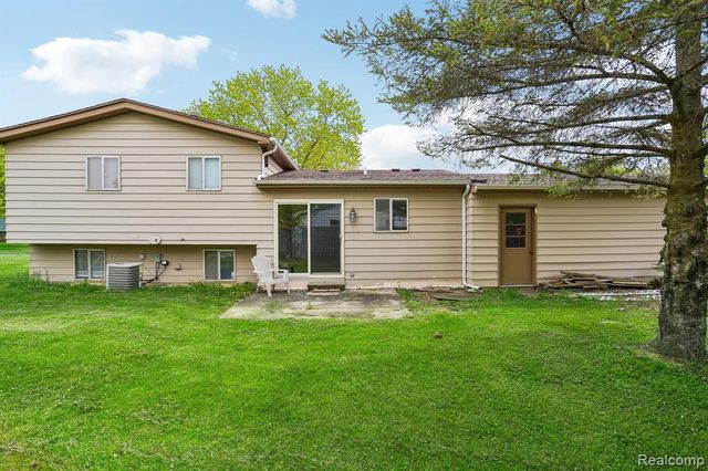 717 Murphy Court, Linden, MI 48451