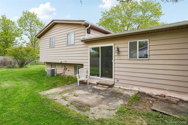 717 Murphy Court, Linden, MI 48451