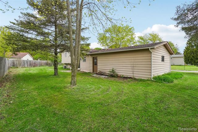 717 Murphy Court, Linden, MI 48451