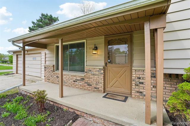 717 Murphy Court, Linden, MI 48451