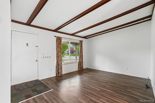 717 Murphy Court, Linden, MI 48451