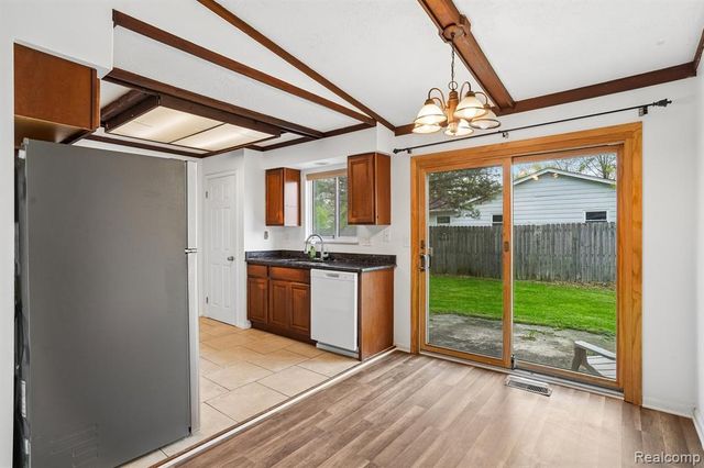 717 Murphy Court, Linden, MI 48451
