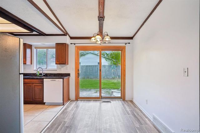717 Murphy Court, Linden, MI 48451