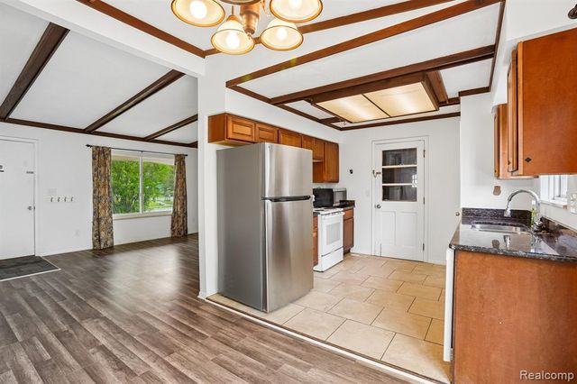717 Murphy Court, Linden, MI 48451