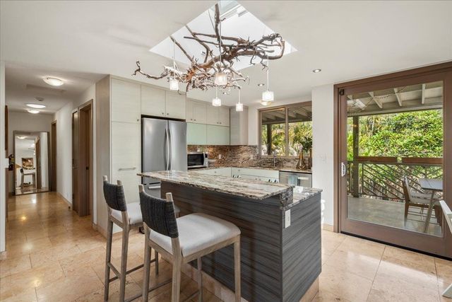 15 Nalu Pl, Paia, HI 96779