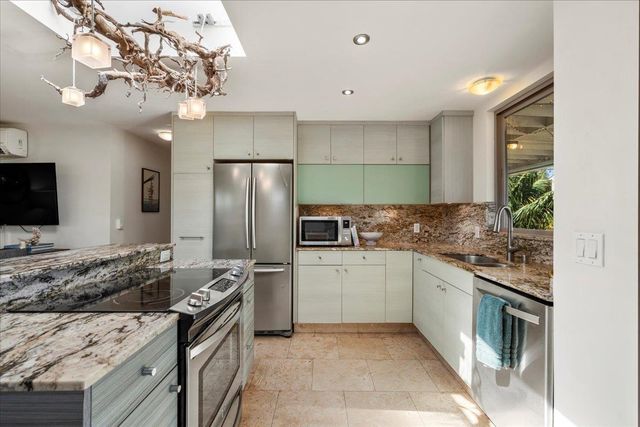 15 Nalu Pl, Paia, HI 96779