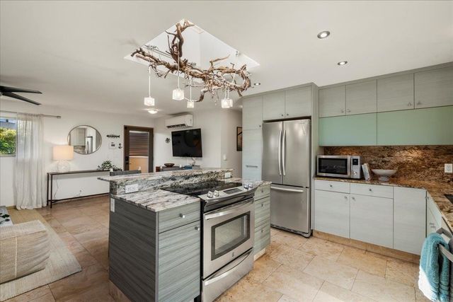 15 Nalu Pl, Paia, HI 96779