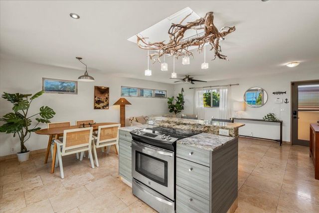 15 Nalu Pl, Paia, HI 96779