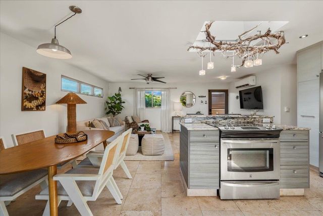 15 Nalu Pl, Paia, HI 96779