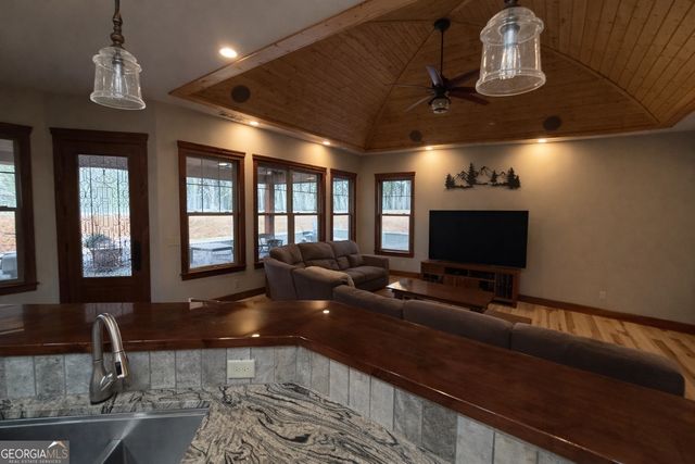 3331 Gumlog Road, Young Harris, GA 30582