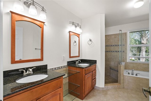 16566 N Mariposa Cir, Fort Lauderdale, FL 33331