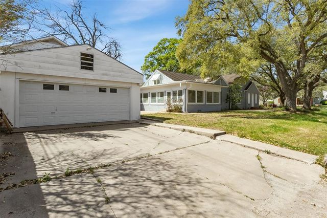 2526 Avenue G, Rosenberg, TX 77471