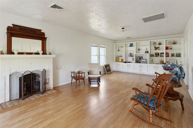 2526 Avenue G, Rosenberg, TX 77471