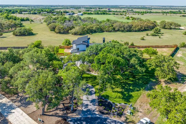 116 Mesones RD, Florence, TX 76527