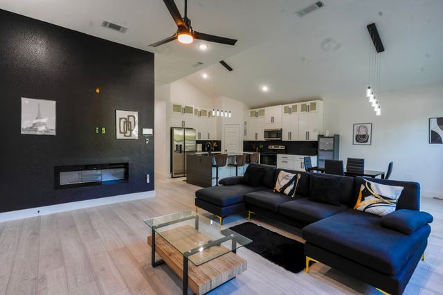 4523 Solar Lane, Dallas, TX 75216
