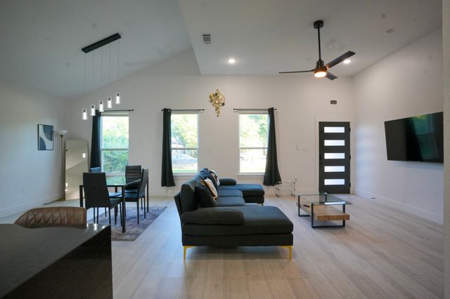 4523 Solar Lane, Dallas, TX 75216