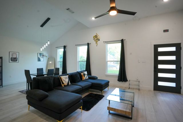 4523 Solar Lane, Dallas, TX 75216
