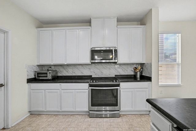 8950 Victoria Lk, San Antonio, TX 78224