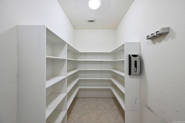 8950 Victoria Lk, San Antonio, TX 78224