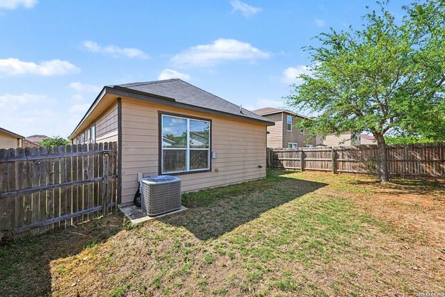 8950 Victoria Lk, San Antonio, TX 78224