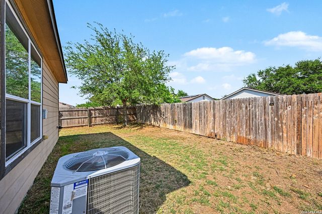 8950 Victoria Lk, San Antonio, TX 78224