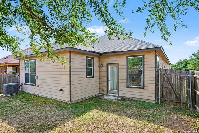 8950 Victoria Lk, San Antonio, TX 78224