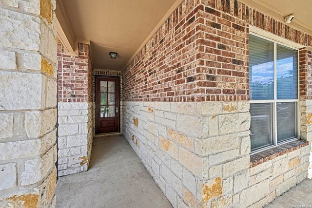 8950 Victoria Lk, San Antonio, TX 78224