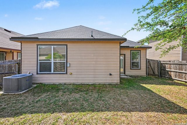 8950 Victoria Lk, San Antonio, TX 78224