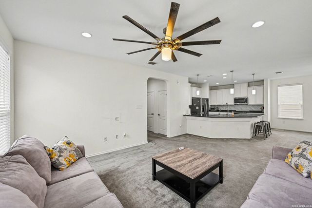 8950 Victoria Lk, San Antonio, TX 78224