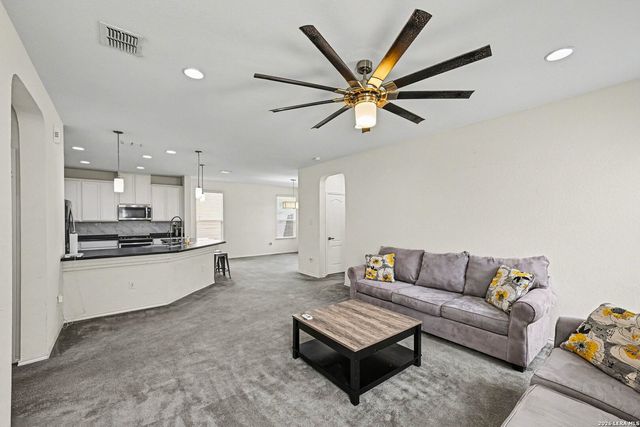 8950 Victoria Lk, San Antonio, TX 78224