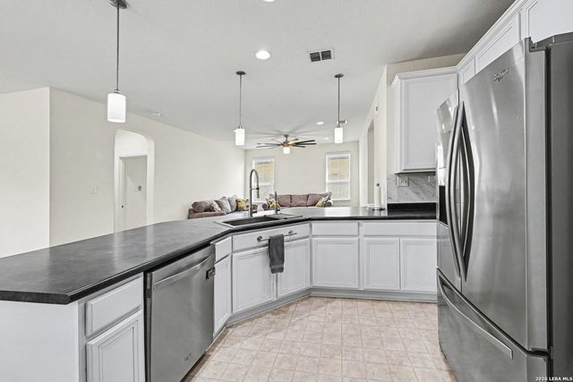 8950 Victoria Lk, San Antonio, TX 78224