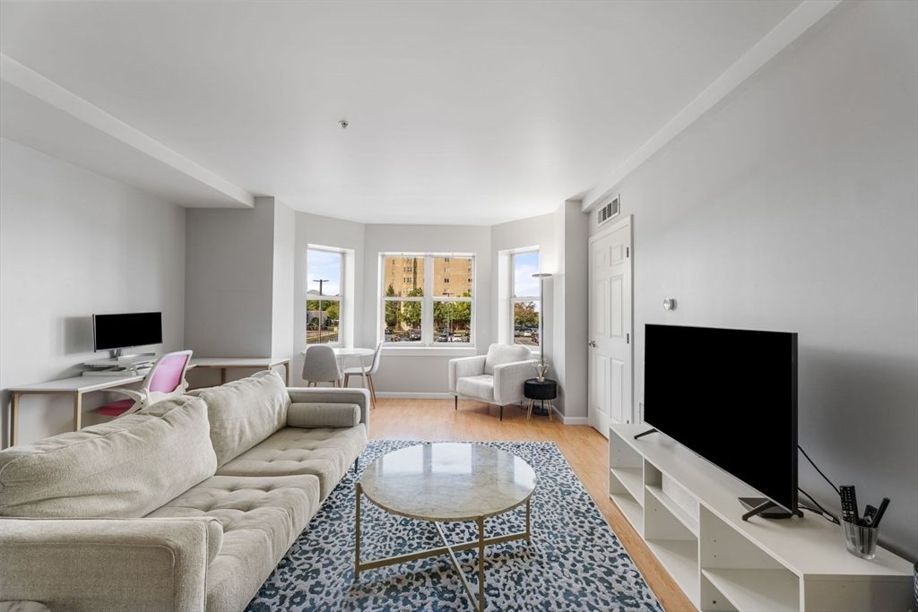 1 Cityview Ln 204, Quincy, MA 02169