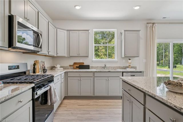 4047 Brians LN, Suffolk, VA 23434