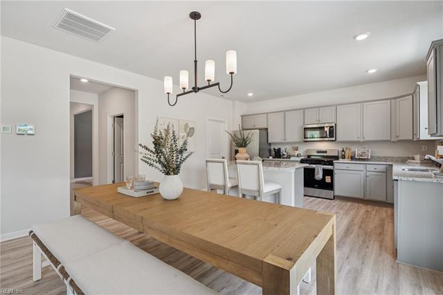 4047 Brians LN, Suffolk, VA 23434