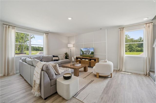 4047 Brians LN, Suffolk, VA 23434