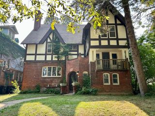 2721 N Shepard AVENUE, Milwaukee, WI 53211
