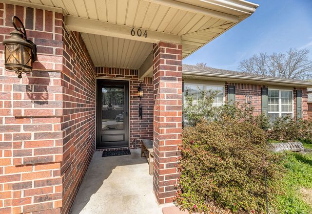 604 E Ash, Fayetteville, AR 72703