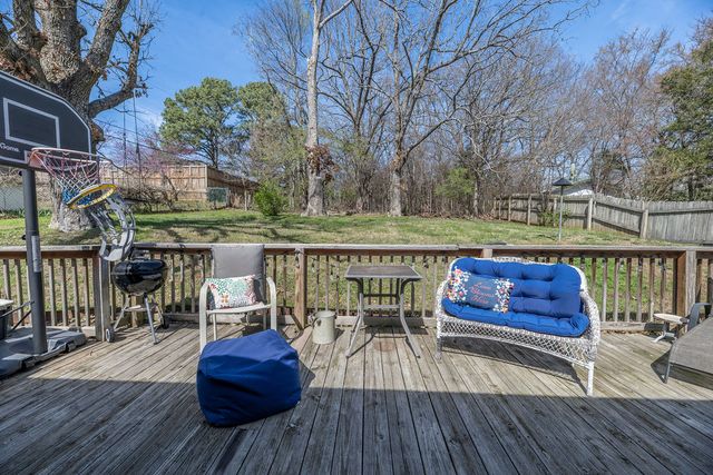 604 E Ash, Fayetteville, AR 72703