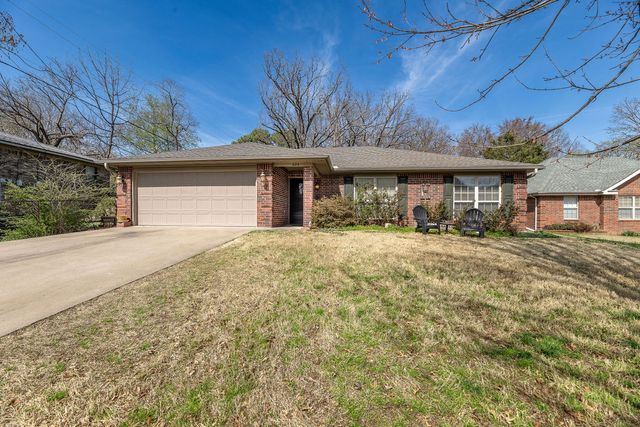 604 E Ash, Fayetteville, AR 72703