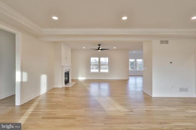 448 LONG LANE RD, Walnutport, PA 18088