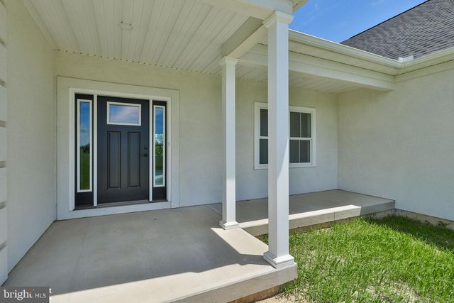 448 LONG LANE RD, Walnutport, PA 18088