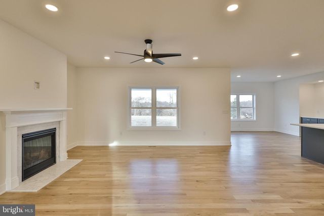 448 LONG LANE RD, Walnutport, PA 18088