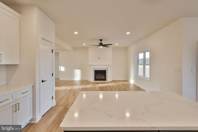 448 LONG LANE RD, Walnutport, PA 18088