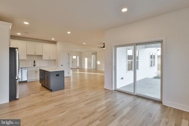 448 LONG LANE RD, Walnutport, PA 18088