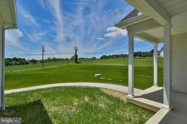 448 LONG LANE RD, Walnutport, PA 18088
