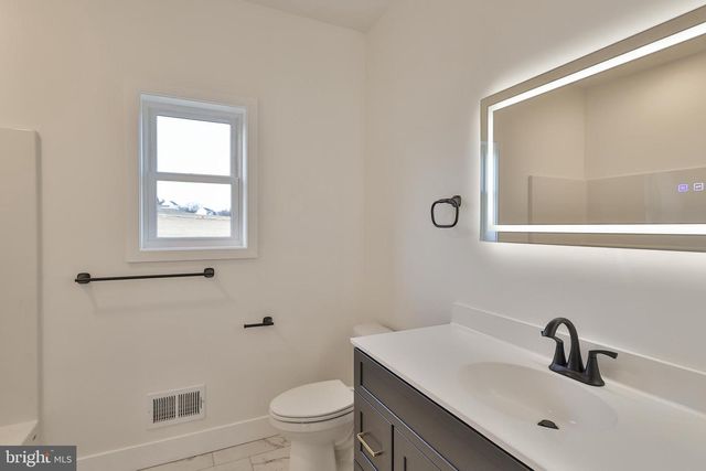 448 LONG LANE RD, Walnutport, PA 18088