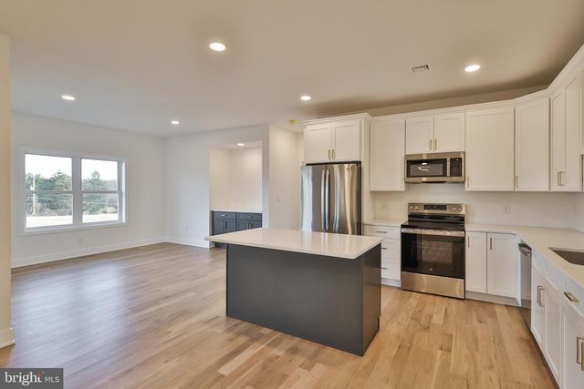 448 LONG LANE RD, Walnutport, PA 18088